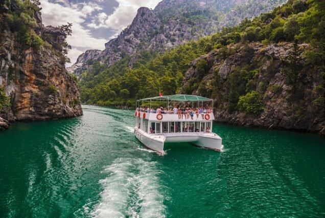 Green Canyon Boat Tour